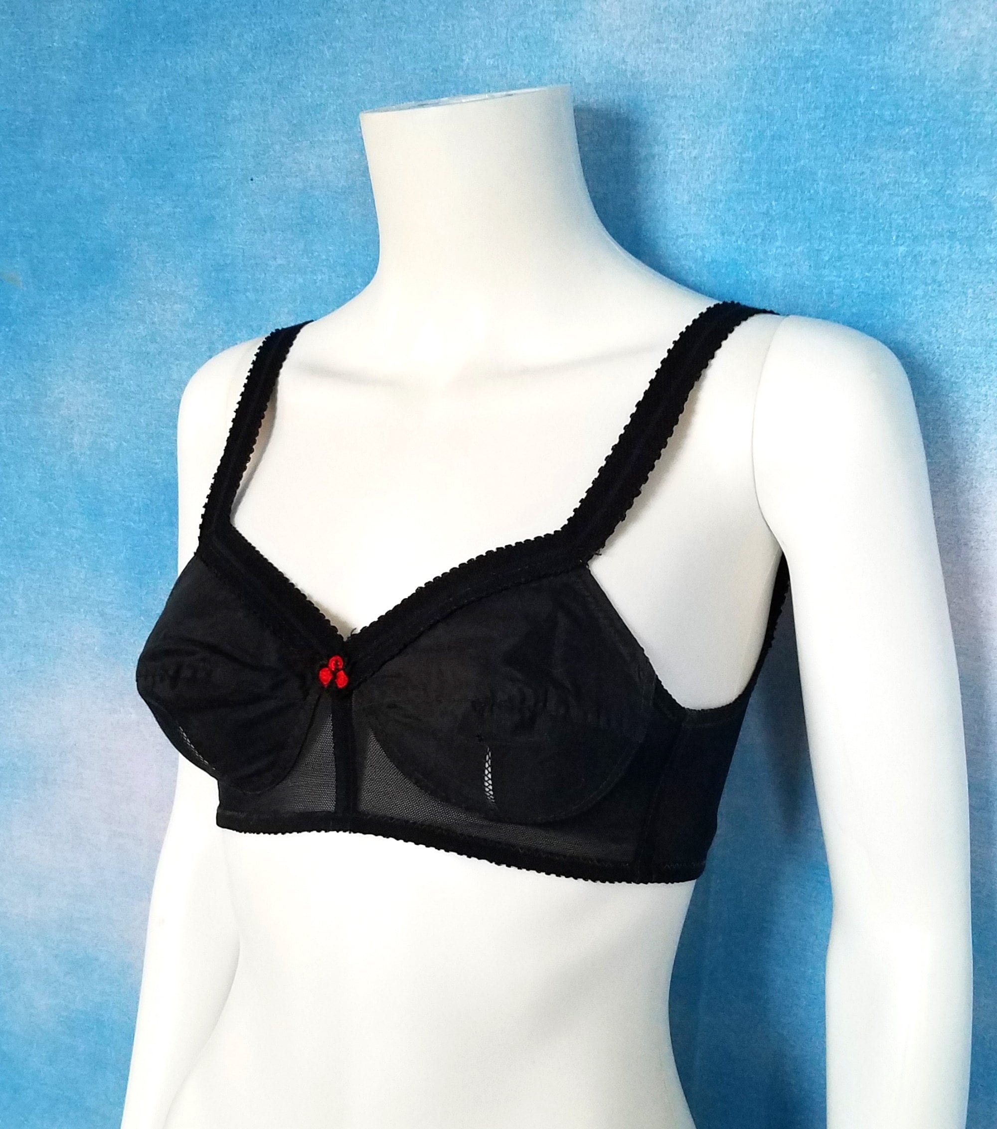 Vintage 60s Black Bullet Bra, Full Coverage, No Underwire