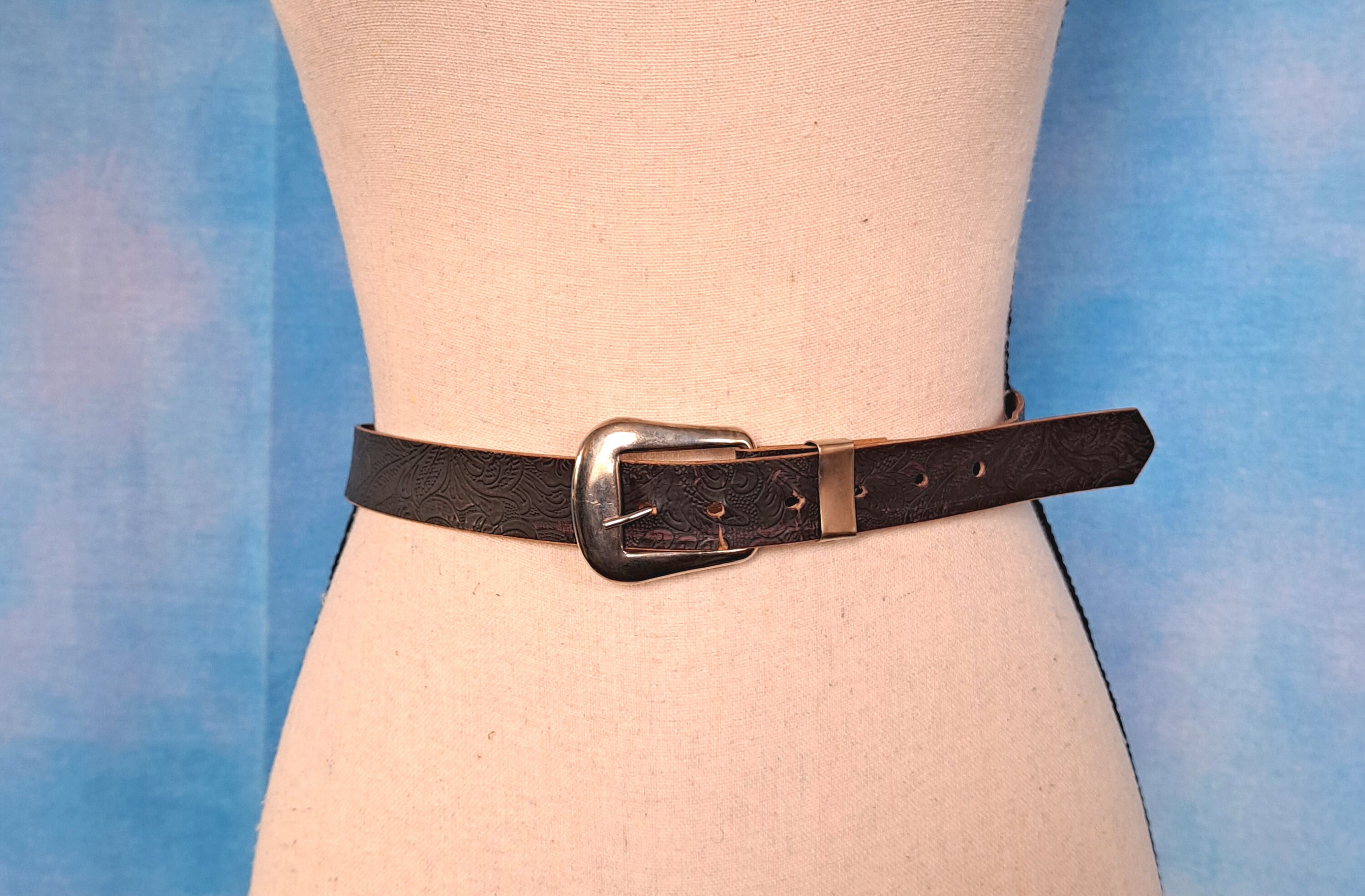 Vintage 90s Gotcha Covered Grey Brushed Genuine Leather Western Tipped Belt Vintage 90s Charcoal Gray Faux Leather Tooled Look Western  main image 4