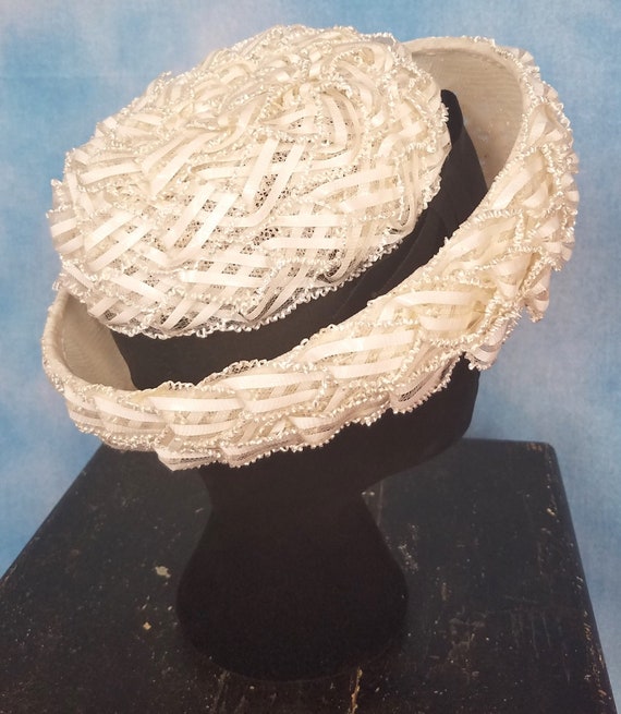 Vintage 60s Midcentury Mod White Woven Plastic Netting  display picture 3