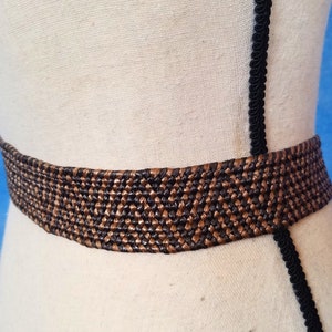 Vintage 90s Woven Brown 2-Tone Stretch Raffia Belt, Tribal Triangle Pattern, Large Circular Wooden Buckle/ Up To 40 Waist image 5