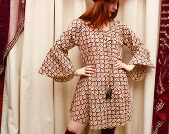 Vestido mini de manga acampanada de los años 70 hecho a mano: túnica bohemia de algodón con estampado paisley