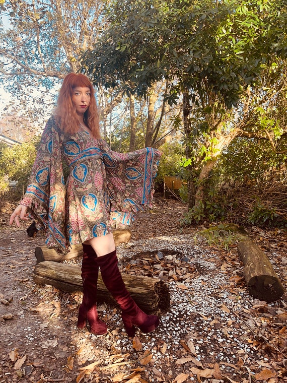 Vintage-Inspired Flared Sleeves Floral Dress Vintage-Inspired Flared Sleeves Floral Dress