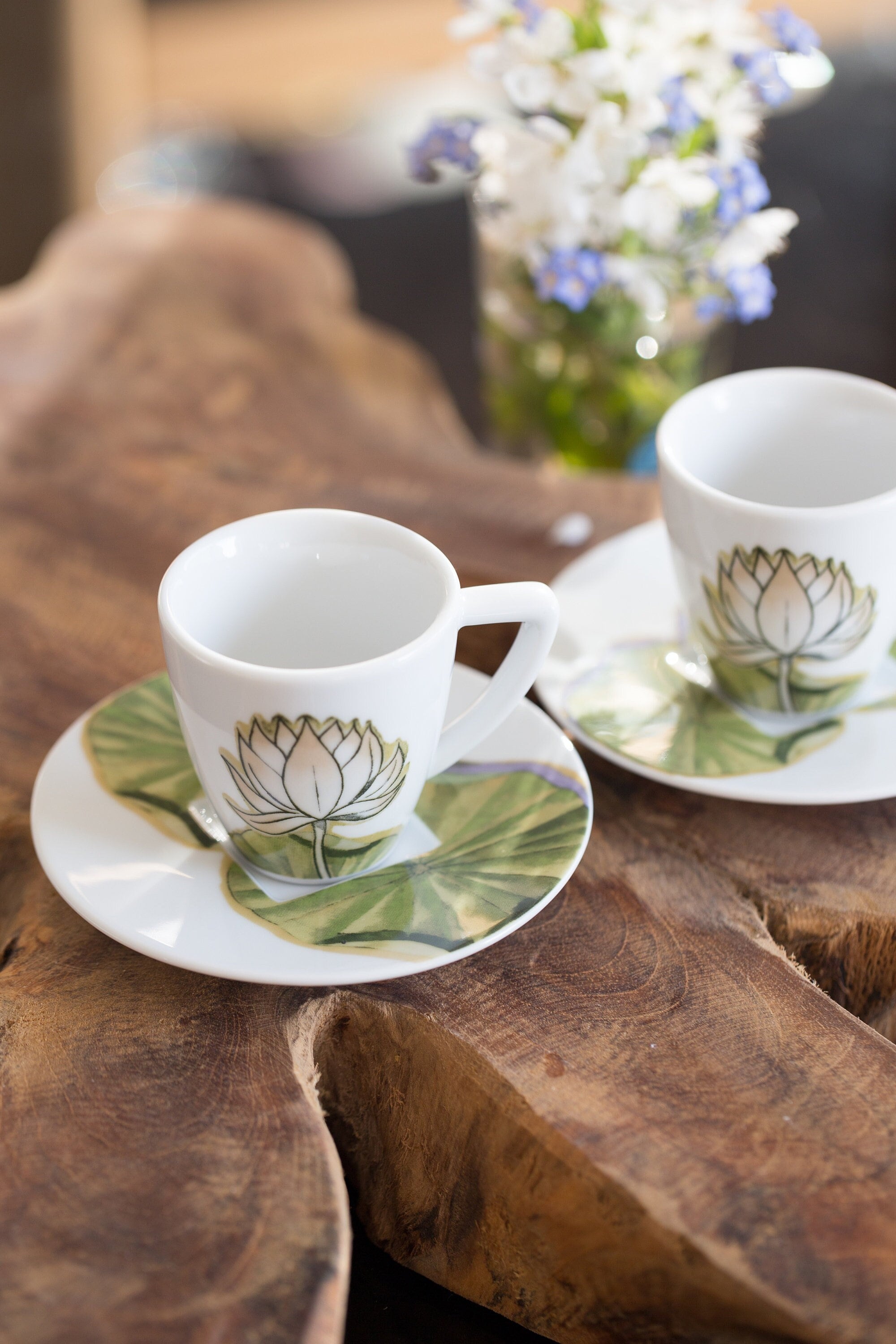 Vintage Nespresso Collection Espresso Tasses et Soucoupes Ensemble de 2 Fleurs Lotus Floral Botaniqu