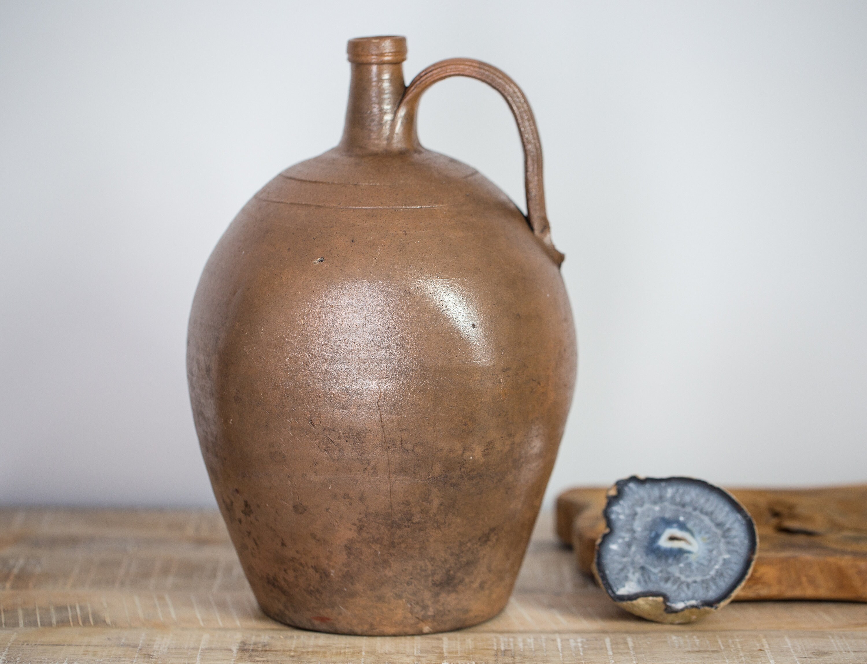 Français Stoneware Oil Jug Wine Pitcher avec Poignée Terracotta Bouteille Statement Poterie