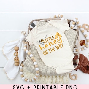 Petit miel en chemin, Svg d'annonce de grossesse abeille, Baby Shower imprimable, fichier coupe SVG, PNG imprimable, Silhouette, Cricut, sublimation
