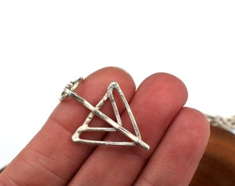 Collar con colgante triangular de plata de ley Minimal Peak