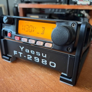 Soporte impreso en 3D para el Yaesu FT-2980