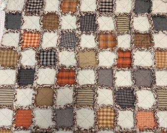 Handgefertigter Tischläufer aus Stoffresten, orange-schwarz-braun kariert, Landhausstil-Mittelstück (34" Quadrat)