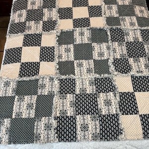Green Folk Art Lap Robe, lap quilt, lap blanket, rag lap quilt, small quilt, quilted lap robe, handmade, gift, folk blanket, green lap robe