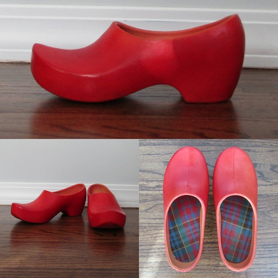 Vintage 70s Red Dutch Style Clogs in Rubber