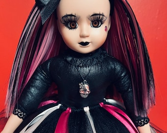 Naomi - bambola gotica