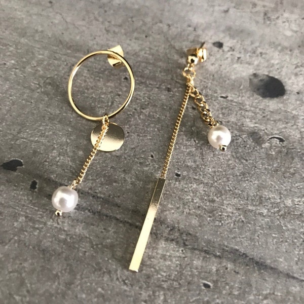 Minimalist asymmetrical earrings, simple gold drop earrings, gold and pearl earrings, asymmetrical bar and hoop [Nickel-free!]