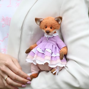 クリスマスプレゼントとしてテディフォックスのぬいぐるみ、子供部屋の装飾としてキツネのアート人形、ポーズをとれるキツネ人形、誕生日プレゼントの手作りおもちゃの装飾
