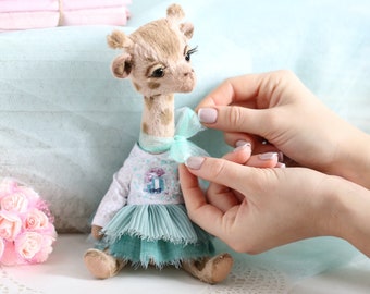 Jirafa de peluche de tela como regalo de Navidad, muñeco de jirafa de peluche de artista como regalo de cumpleaños, figurita de jirafa para decorar la habitación de los niños