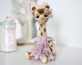 Jirafa de peluche de tela como regalo de Navidad, muñeco de jirafa de peluche de artista como regalo de cumpleaños, muñeco de jirafa de peluche de artista único en su clase, juguete decorativo, jirafa de tela
