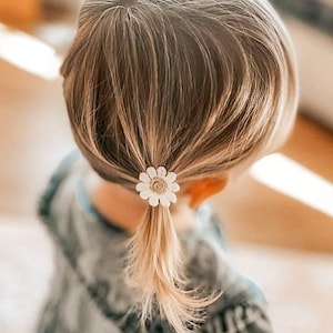 Par de corbatas para el cabello del bebé, bandas para el cabello para niños pequeños, corbatas para el cabello Daisy, bandas para el cabello para bebés, bobbles para el cabello suave, mini bandas para el cabello, elásticos pequeños, sin enganches imagen 2