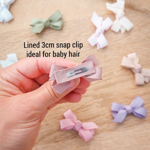 Babyschleifen, Baby-Haarspangen, Bogen-Snapclips, Babyfransenclips, erste Haarschleifen, Kleinkind-Haarspangen, sanfte Haarspangen, Mini-Babybögen Bild 4