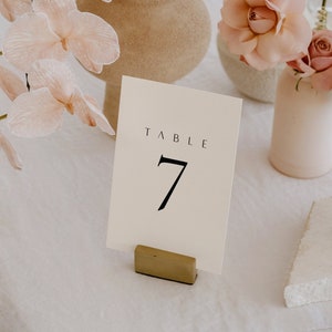 Modelo minimalista de numeração de mesa para casamento, placa de numeração de mesa para impressão, modelo de placa de numeração de mesa personalizável para download - Sienna Black