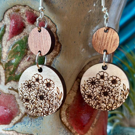 4 paia di orecchini in legno di stile africano con rratto, accessori