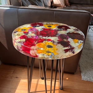 Individueller Blumentisch handgefertigt (ANZAHLUNG), Kaffee-Beistelltisch mit IHREM Blumenstrauß, Braut-Blumentisch, personalisiertes Dekor, Sympathieblumen