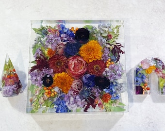 Recuerdo floral cuadrado de resina personalizado: flores para bodas y condolencias (DEPÓSITO)