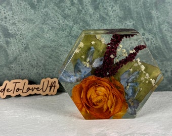 Hexágono de resina floral personalizado: recuerdo de ramo de novia (8,9 cm)