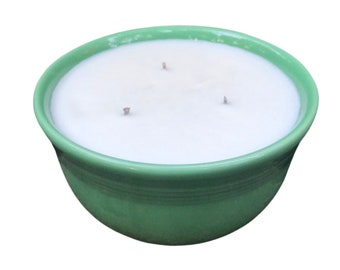Velas de soja hechas a mano, de cerámica reciclada y reutilizable, en un recipiente mediano de 650 ml (22 oz) de color verde, con mecha de cáñamo orgánico.