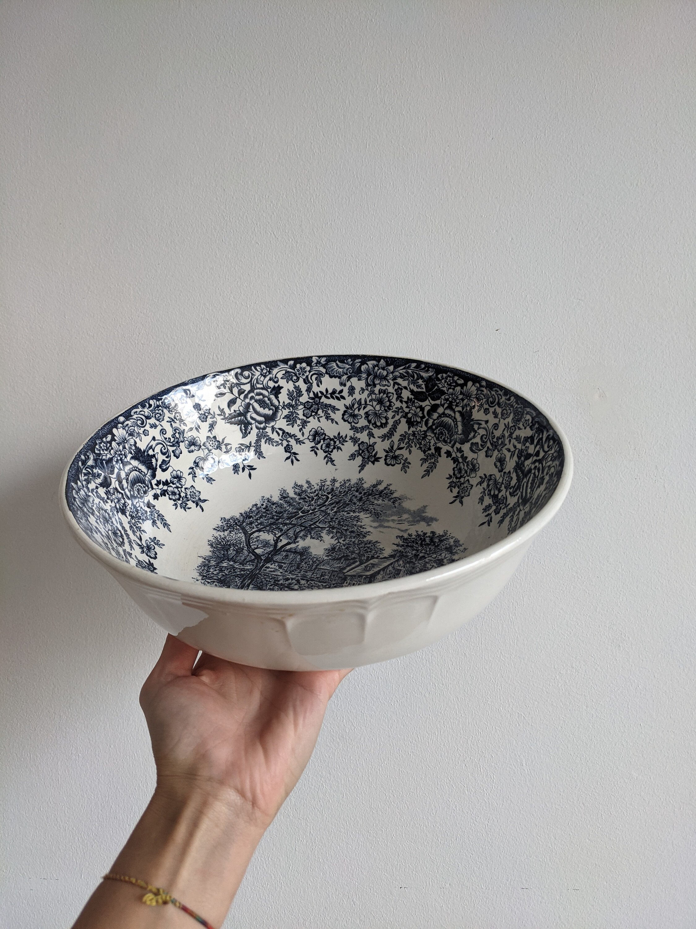 Ancien Saladier Style Anglais en Faïence Céramique, Blanc et Décor Motif Bleu Marine Anglais