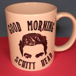 Taza de Schitt&#39;s Creek / Taza de cerámica / Negro sobre blanco / Taza de David Rose / Taza de buenos días / Taza divertida para los fans de Schitt&#39;s Creek / Taza de comedia Ew Mornings