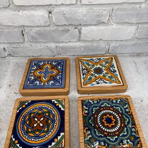 Hand-Painted Talavera Tile Trivet – Solid Red Oak Kitchen Accent – Mexican Artisan Hot Pad