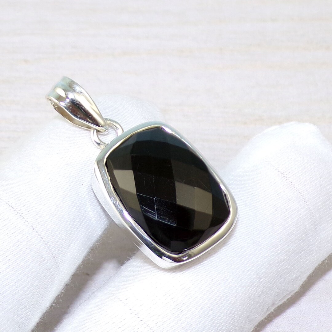 【１着でも送料無料】 Black Onyx Pendants, Black Onyx Necklaces, Onyx Pendants 靴