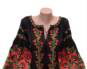 Ukrainische Vyshyvanka – Traditionelle ukrainische Stickerei-Bluse – bestickte Bluse für Frauen auf einem schwarzen, selbstgesponnenen Stoff