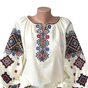 Ukrainische Wyschywanka – Bestickte Bluse für Damen aus weißem, handgewebtem Stoff – Zeitlich begrenztes Angebot