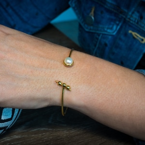 Pearl Bangle Gold