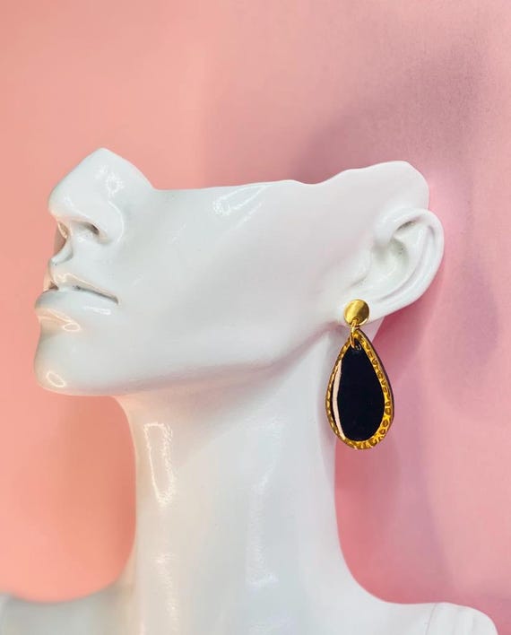 Black Teardrop Dangle Earrings
