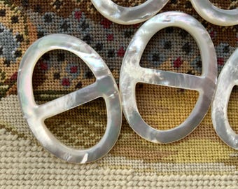 Anillo para pañuelo de nácar blanco, anillo para pañuelo de concha natural, 1,5” x 2,13” / 3,8 cm x 5,4 cm