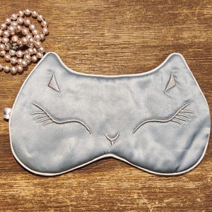 100% mulberry silk sleeping mask, embroidered cat sleeping mask, cute pure silk cat sleeping mask with adjustable strap Blue grey