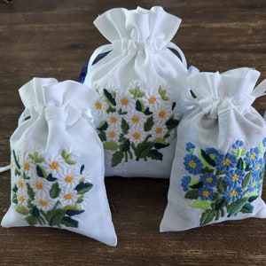 Petits sacs à cordon brodés, motif marguerite, 100 % coton, 2 tailles, 4 x 5,75 pouces / 10 cm x 14,5 cm ; 4,92" x 7" / 12,5 cm x 17,5 cm