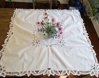 Small battenburg lace  table cloth, 36" x 36",  two choices of colors: white & beige, 100% cotton,  vintage not used in good condition