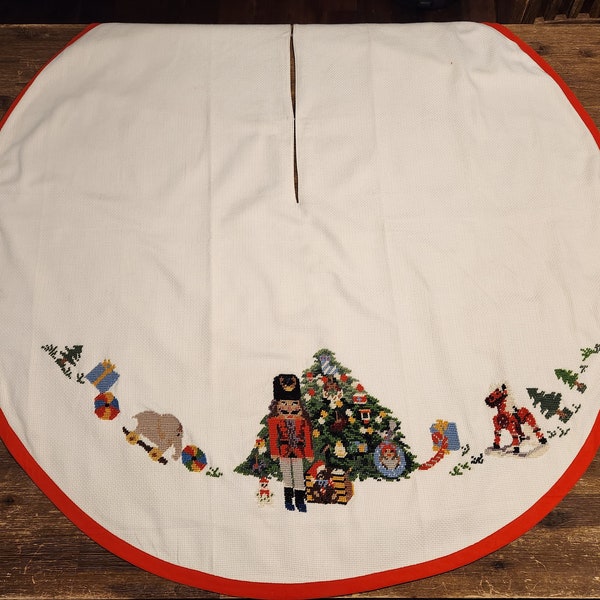 Wool Needle point nutcracker Christmas tree skirt, 41″ / 104cm, vintage not used, in good condition