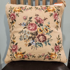 Wool needlepoint cushion cover, hand embroidered roses cushion cover, 39.5 cm  / 15.55”, vintage not used, in perfect condition