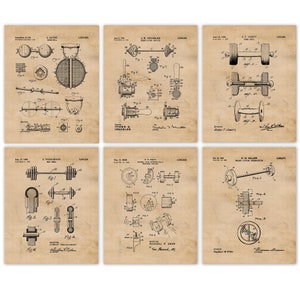Puede incluir: Conjunto de seis ilustraciones vintage en blanco y negro de diseños de mancuernas y barras. Cada ilustración es un dibujo de patente con texto y figuras. Las ilustraciones están sobre un fondo beige.