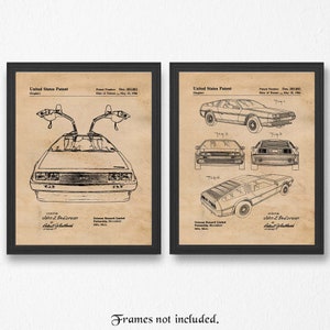 Könnte beinhalten: Eine Schwarzweiß-Zeichnung eines Patents für ein DeLorean-Zeitmaschinenauto. Die Patentnummer lautet Des. 283,882 und das Patentdatum ist der 20. Mai 1986. Der Erfinder ist John Z. DeLorean. Die Patentzeichnung zeigt das Auto aus verschiedenen Blickwinkeln.