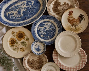 Assiettes vintage dépareillées en porcelaine | Choisissez votre style | Personnalisables | Collection Cottage Farmhouse, décor bleu et blanc