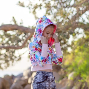 Wamberal Sweater Child/Girls Size 1-12 PDF Sewing Pattern Step by Step Tutorial - Crop Top/Sweater, Crop Hoodie, A4, A0, Projector Files