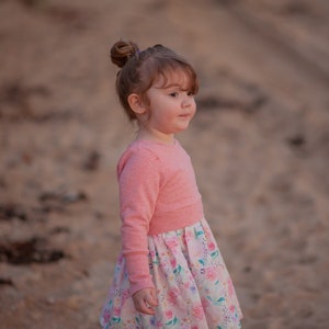 Wamberal Sweater Child/Girls Size 1-12 PDF Sewing Pattern Step by Step Tutorial - Crop Top/Sweater, Crop Hoodie, A4, A0, Projector Files