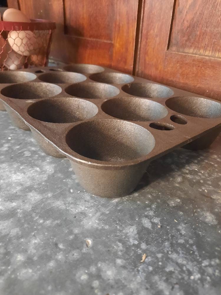 RARE #2 Made in USA ANTIQUE CAST IRON 11 HOLE MUFFIN PAN 10X7 triangle holes