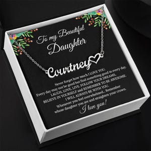 Collar con nombre en forma de corazón para mi hermosa hija, regalo de joyería para graduación, cumpleaños y Navidad de mamá y papá con una tarjeta con mensaje sincero