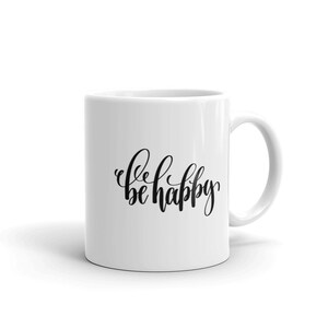Inspirational Kaffeetasse: Kalligraphie &#39;Be Happy&#39; Zitat