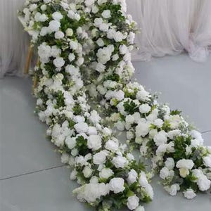Runner di fiori bianchi puri Full Greenery, ghirlanda di fiori per matrimonio, centrotavola, runner per corridoio di fiori, runner da tavolo per ricevimento di matrimonio